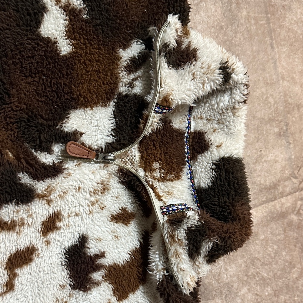 Cozy Cow Print Kids Pullover Size Medium - Picture 3 of 6